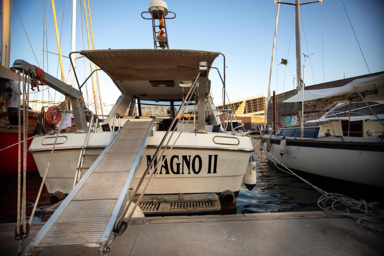Magno II Boat Hotel Sant Adria de Besos Exterior photo