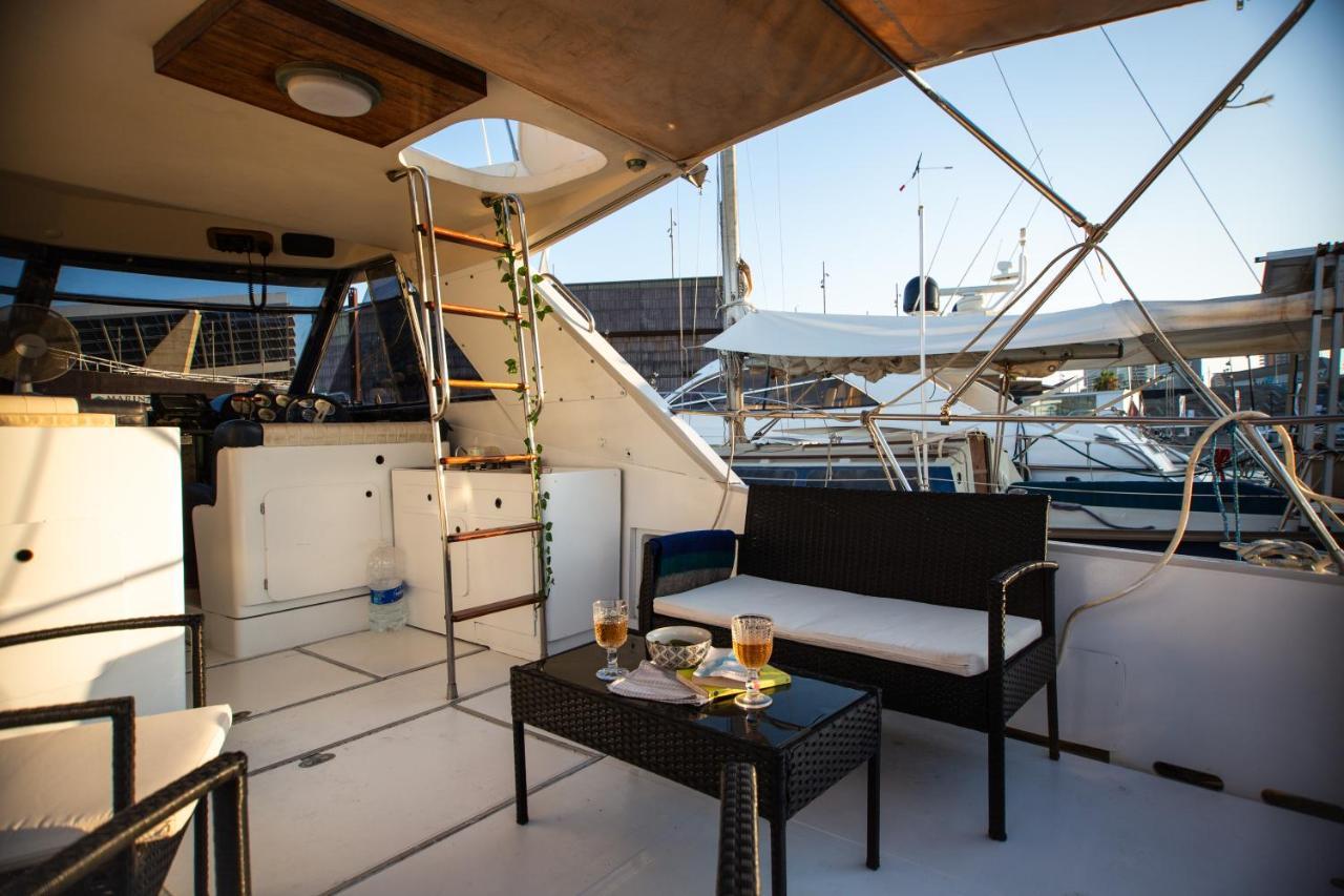Magno II Boat Hotel Sant Adria de Besos Exterior photo